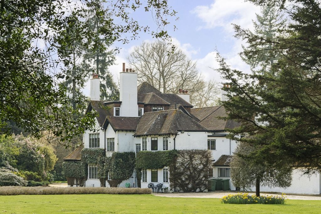 Additional image 22 of 10 bed detached house to rentPriors Hatch Lane, Hurtmore, Godalming GU7