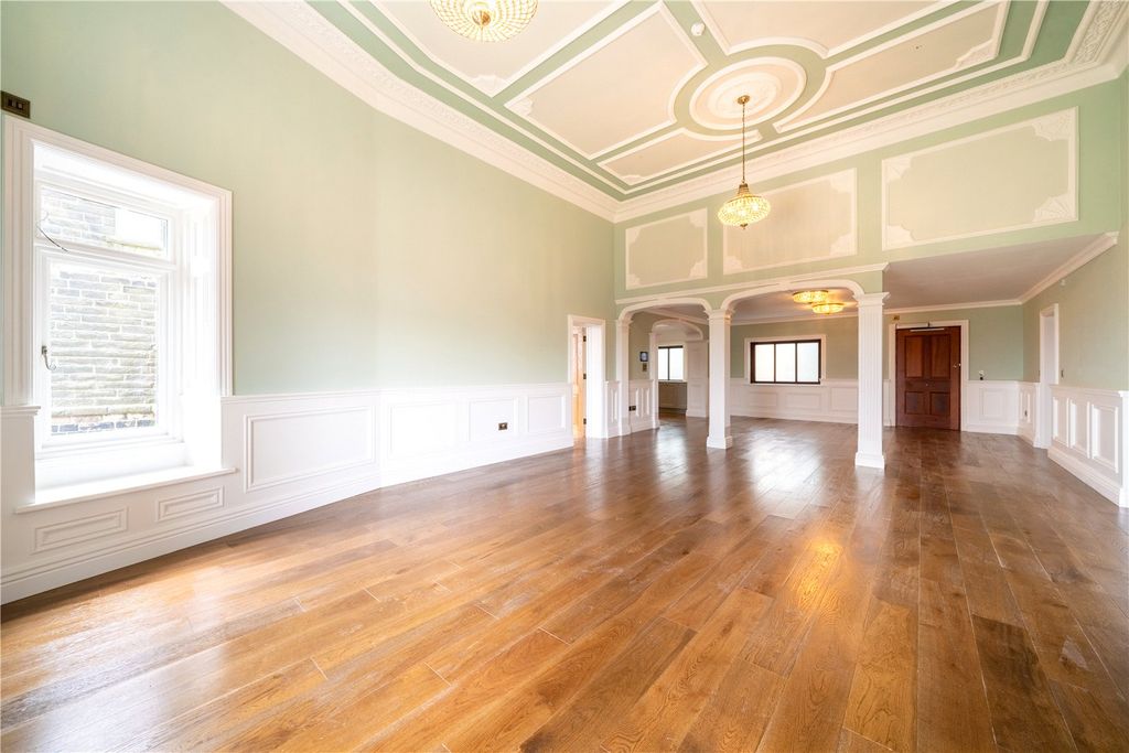 2 bed flat to rentRiber Castle, Riber, Matlock, Derbyshire DE4 photo 3
