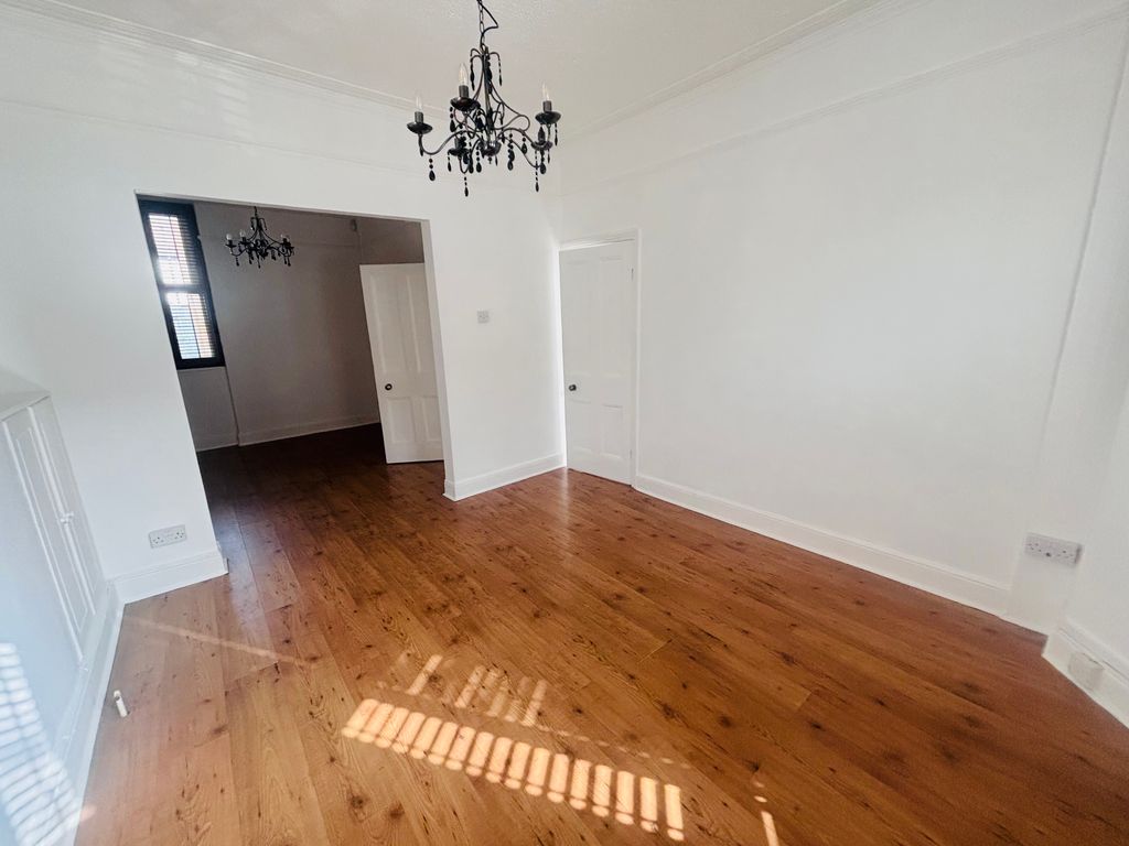 Additional image 3 of 3 bed property to rentCastleland Street, Barry CF63