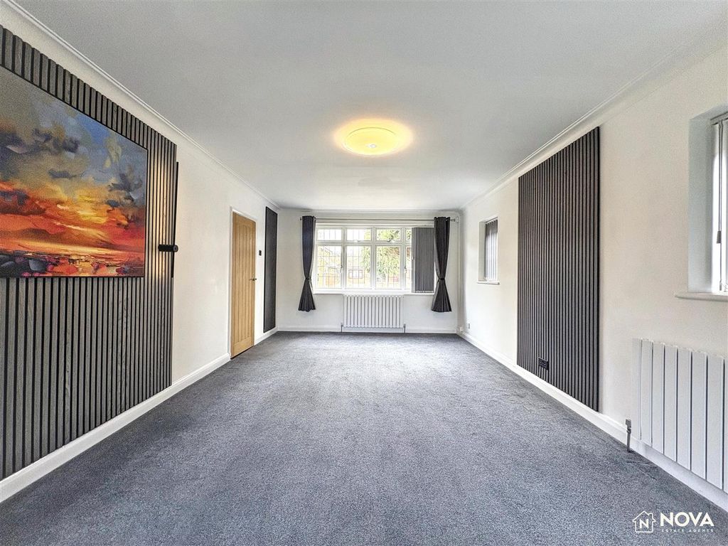 Additional image 4 of 4 bed detached house to rentOld Bedford Road, Luton LU2