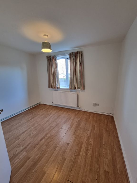 Additional image 3 of 2 bed flat to rentSalisbury Close, Penarth CF64