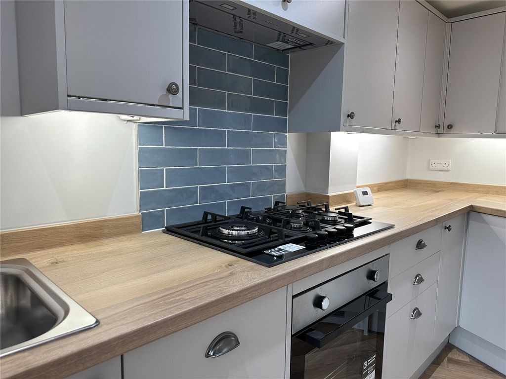 Additional image 3 of 2 bed flat to rentWood Street, Taunton, Somerset TA1
