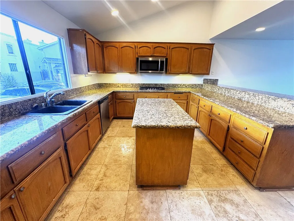 Additional image 18 of 4226 Don Carlos Drive, Los Angeles, CA 90008