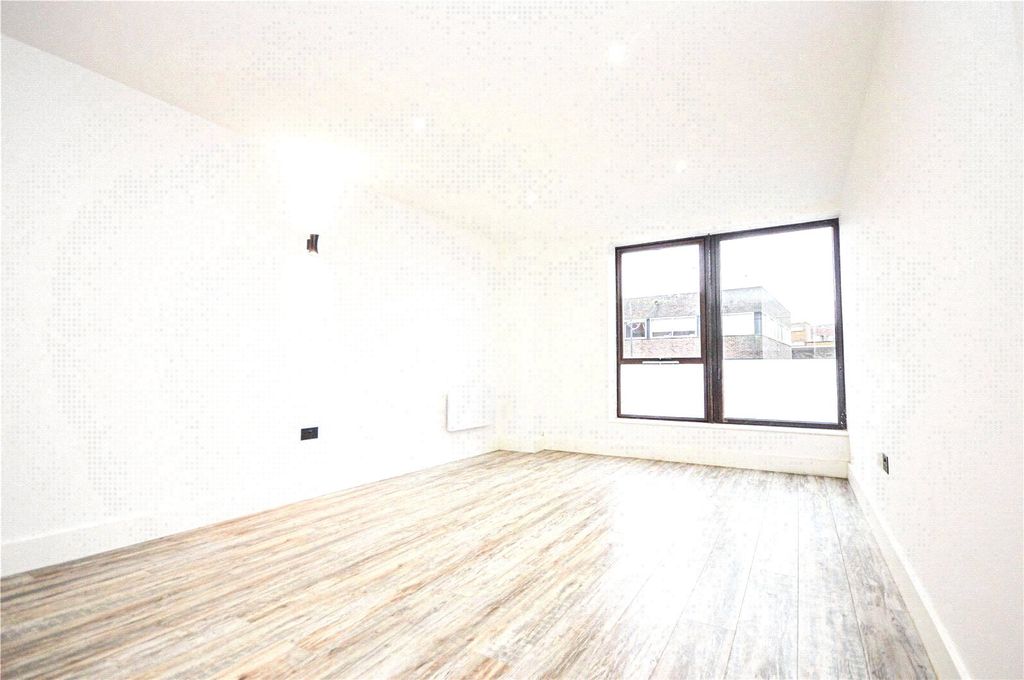 Additional image 4 of 2 bed flat to rentKingsbridge Point, Swindon SN1
