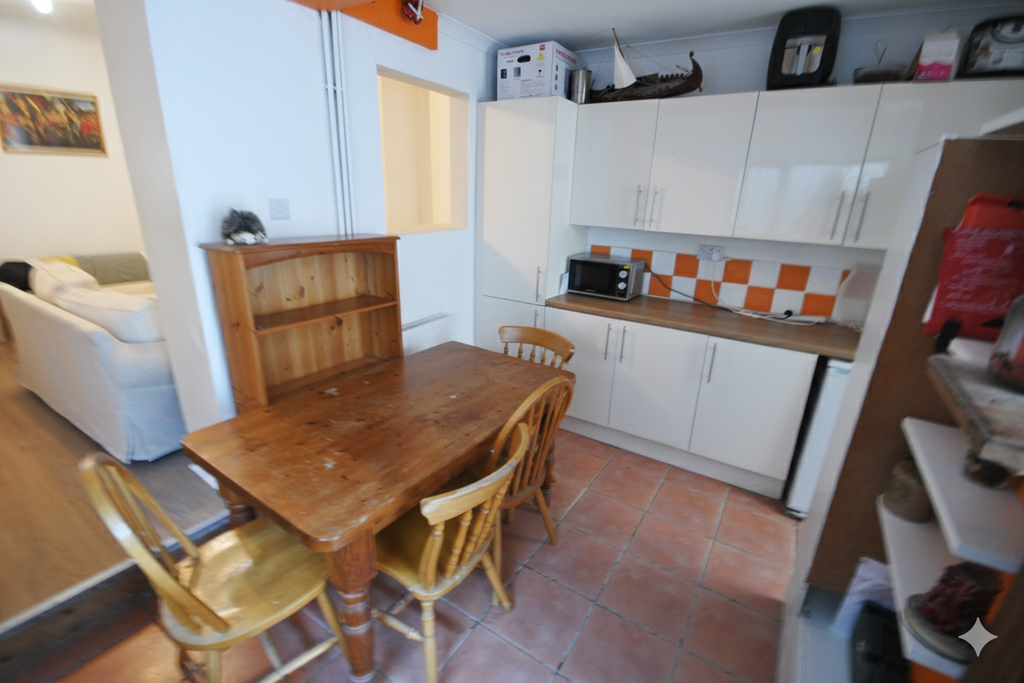 3 bed shared accommodation to rentKing Street, Pontypridd CF37 photo 3