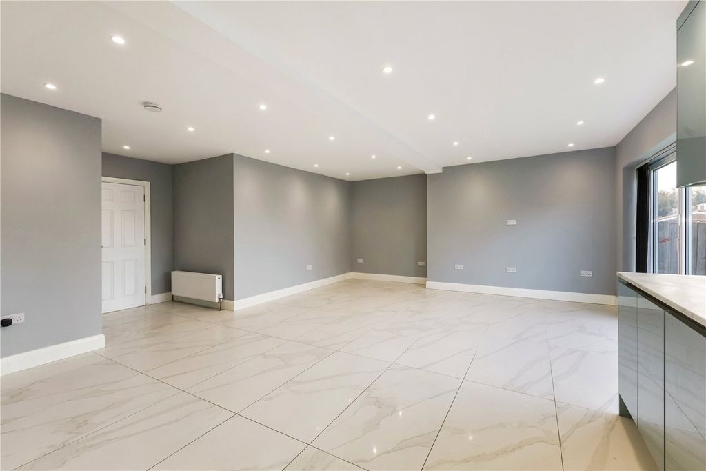 Additional image 5 of 8 bed semi-detached house to rentRockley Road, Luton, Bedfordshire LU1