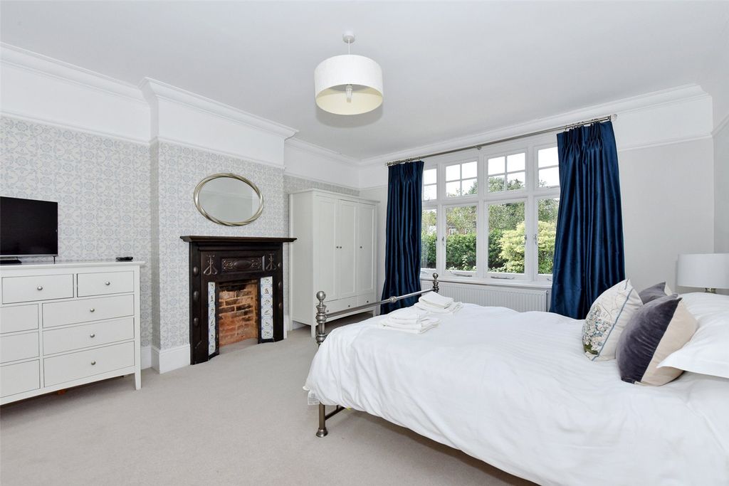 Additional image 10 of 6 bed detached house to rentChurch Road, Cookham, Maidenhead, Berkshire SL6