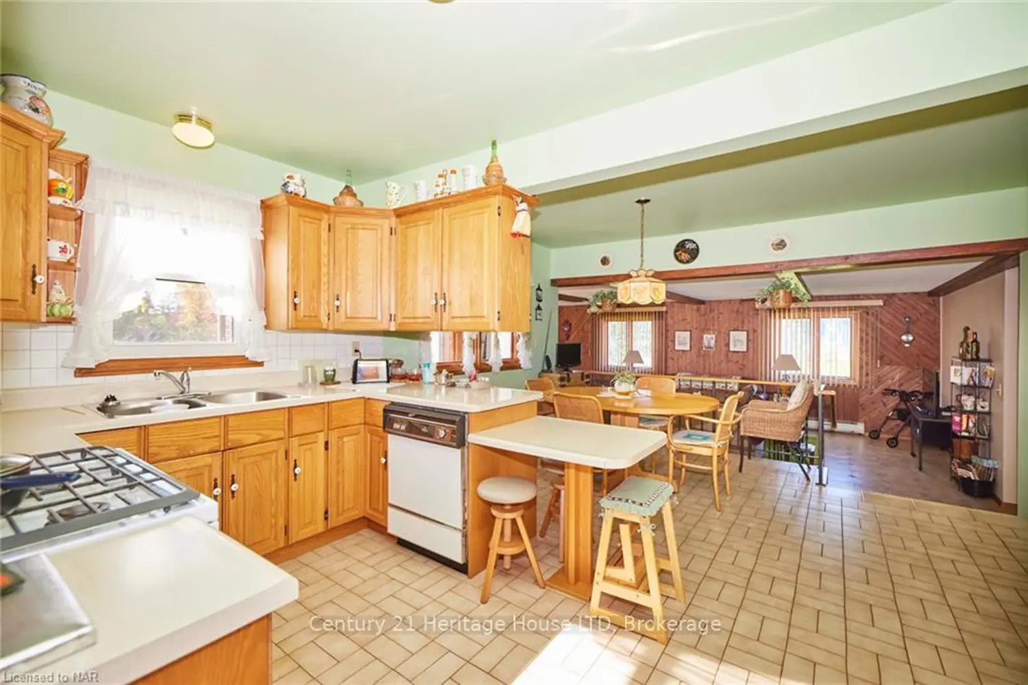 191 Cairns Crescent photo 2