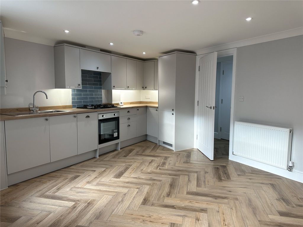 Additional image 7 of 2 bed flat to rentWood Street, Taunton, Somerset TA1