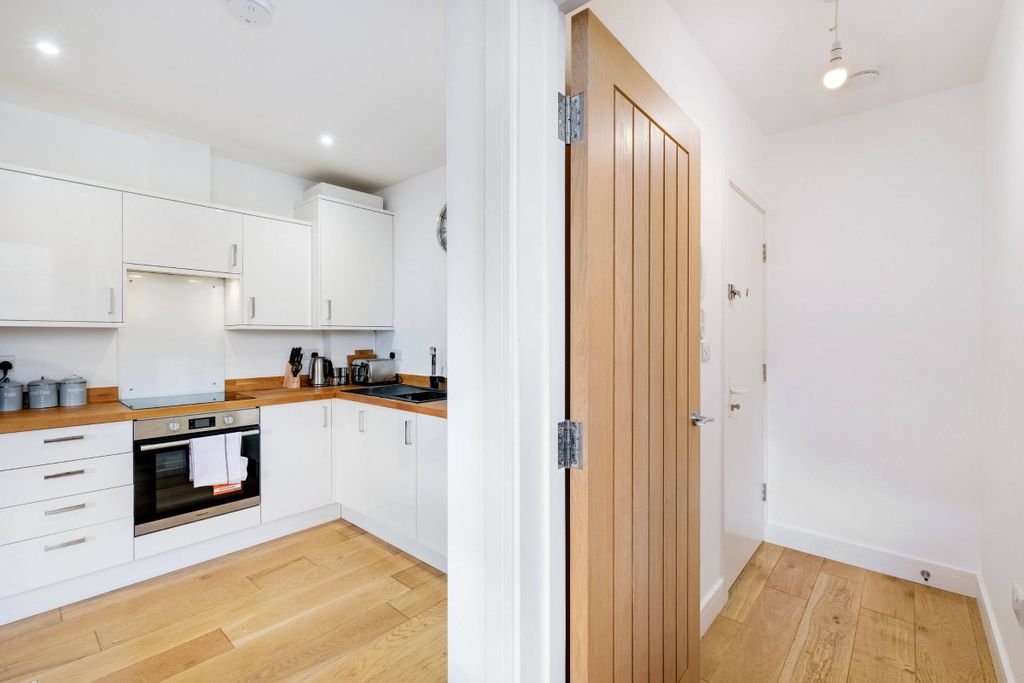 Additional image 12 of 2 bed flat to rentEaston Street, High Wycombe HP11