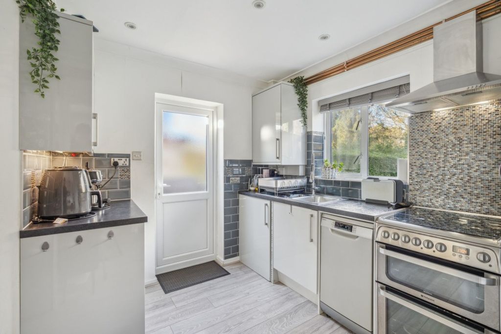 Additional image 3 of 3 bed semi-detached house to rentMaxwell Road, Beaconsfield HP9