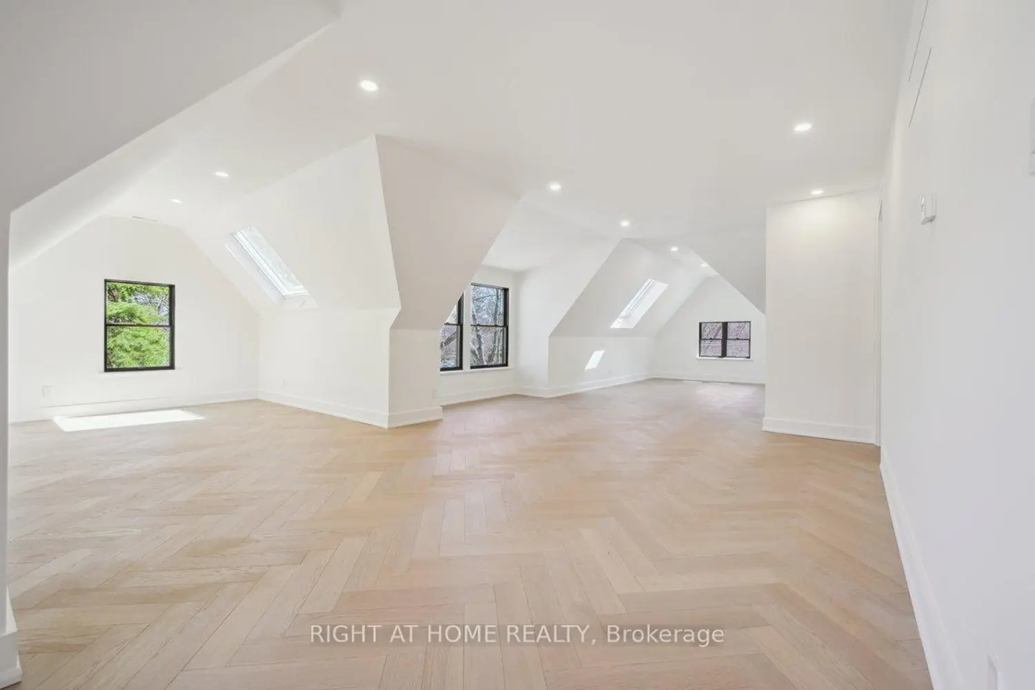 Additional image 15 of 2187 Lakeshore Road