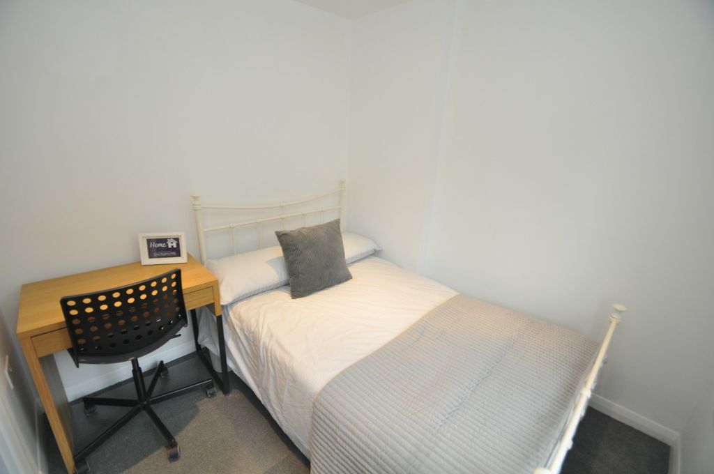 Additional image 7 of 4 bed terraced house to rentSaracen Way, Penryn TR10