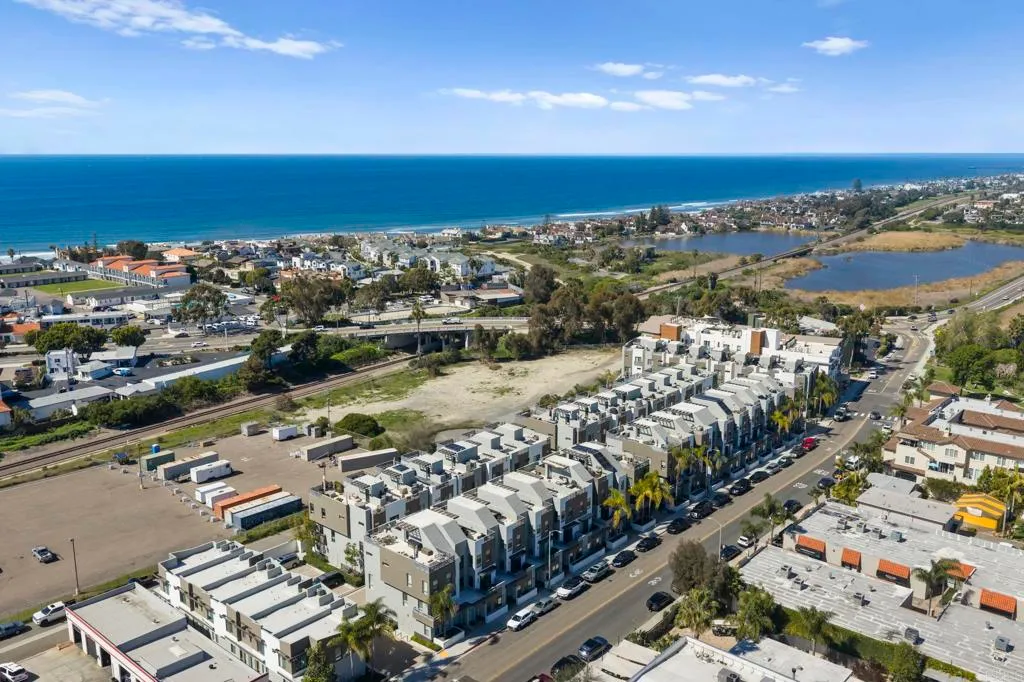 Additional image 101 of 2563 State Street, Carlsbad, CA 92008