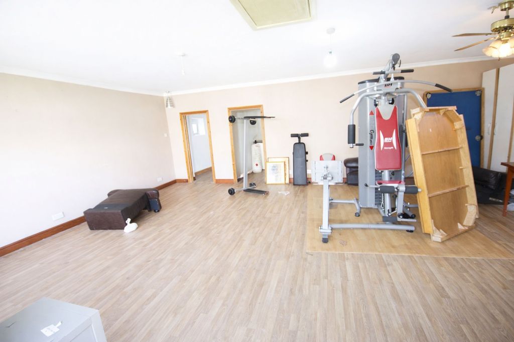Additional image 8 of 9 bed detached house to rentSomerset Way, Iver SL0