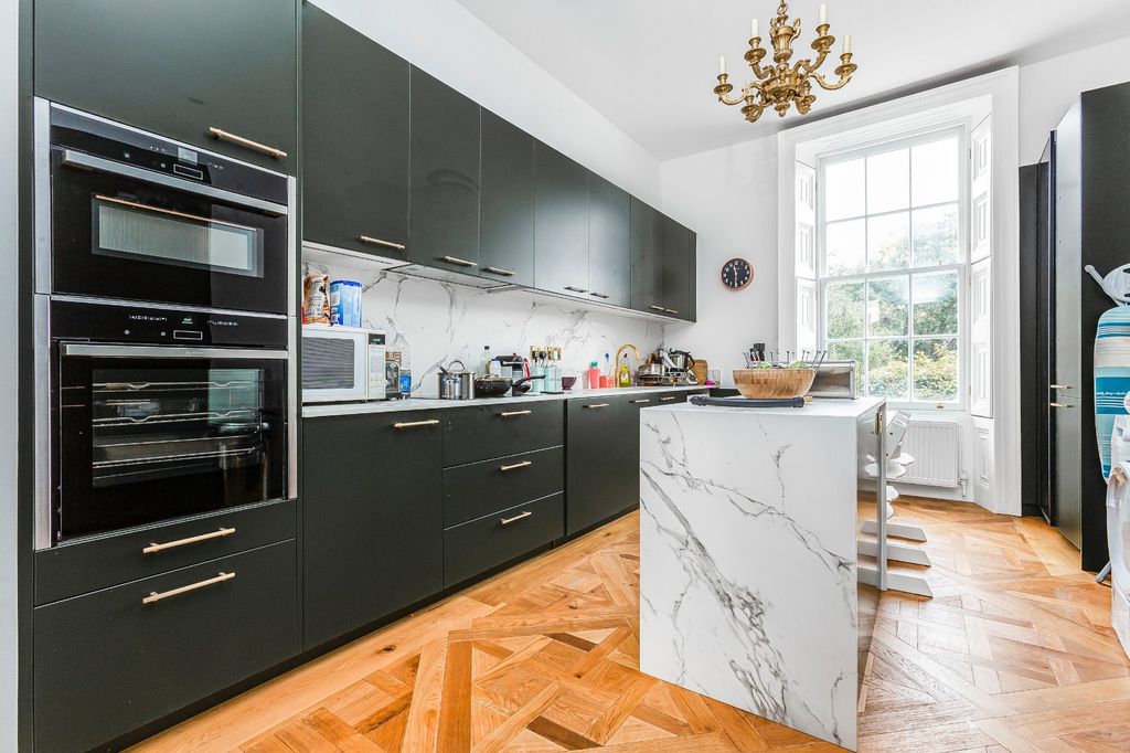 3 bed flat to rentBurlington House, Kings Road, Richmond, Surrey TW10