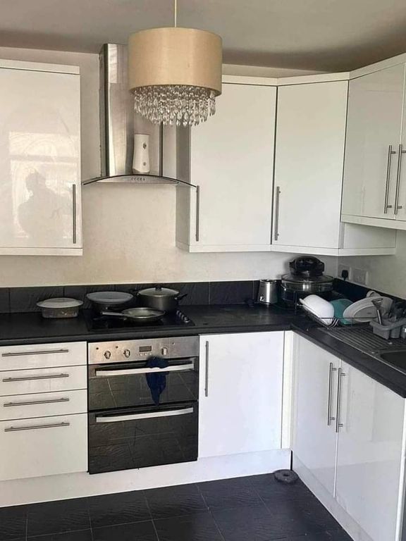 Additional image 3 of 2 bed flat to rentLondon Road, Crawley RH10