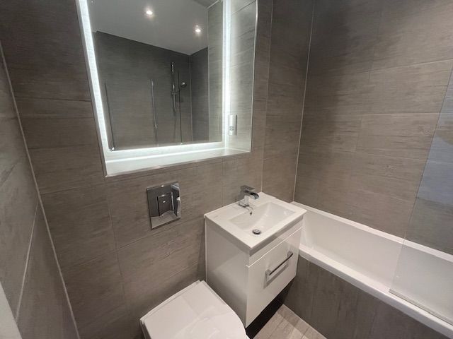 Additional image 4 of 2 bed flat to rentLeat House, Overbridge Square, Newbury RG14