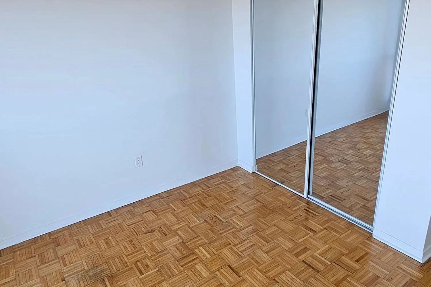 Additional image 12 of 2155 Burnhamthorpe Road 1103