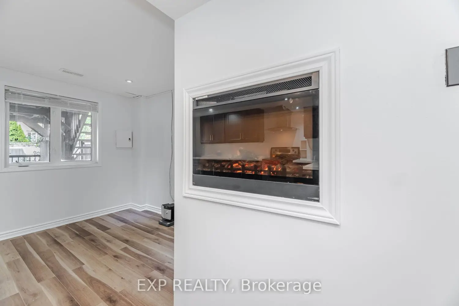 Additional image 16 of 32 Arco Circle