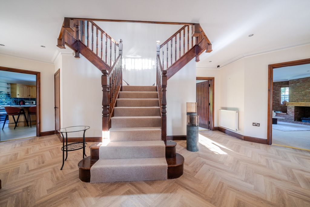 Additional image 2 of 4 bed detached house to rentWestwood Road, Windlesham GU20