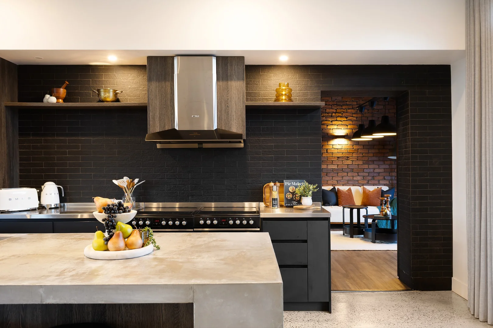 Additional image 11 of 6 Chale Court, Bundall QLD 4217