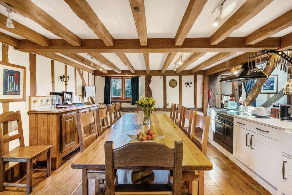 Additional image 2 of 5 bed barn conversion to rentKerves Lane, Horsham RH13