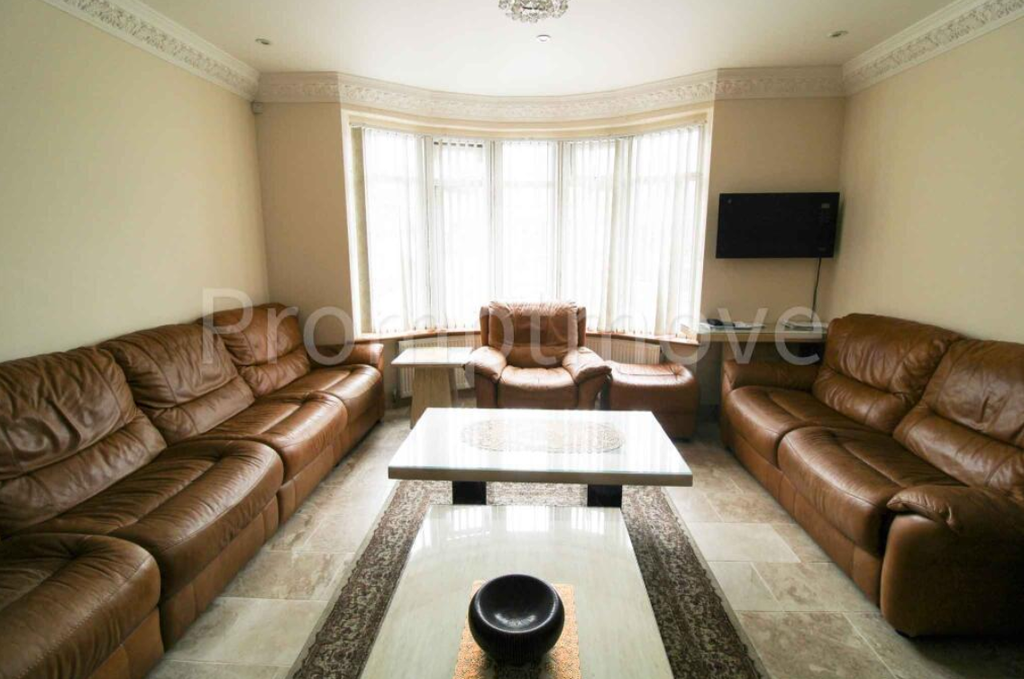 Additional image 2 of 9 bed property to rentDunstable Road, Luton LU4