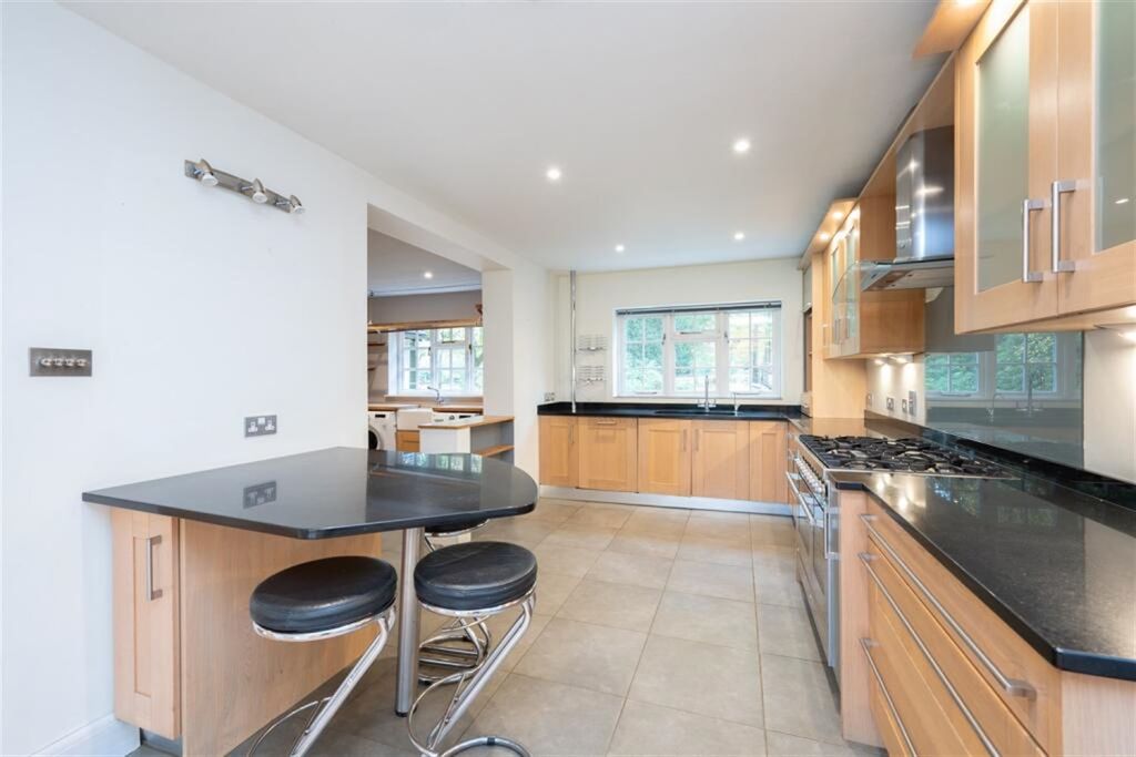 Additional image 6 of 6 bed detached house to rentForest Grange, Horsham, West Sussex RH13