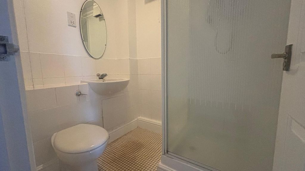 Additional image 4 of 2 bed flat to rentLovegrove Drive, Slough, Berkshire SL2
