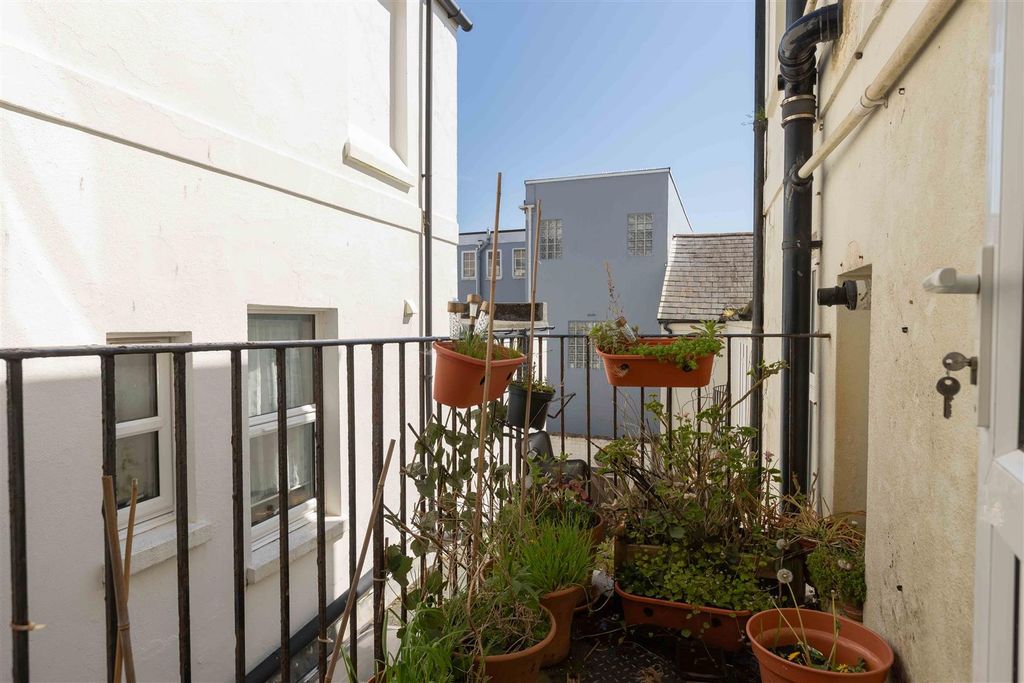 Additional image 12 of 3 bed maisonette to rentWestern Row, Worthing BN11