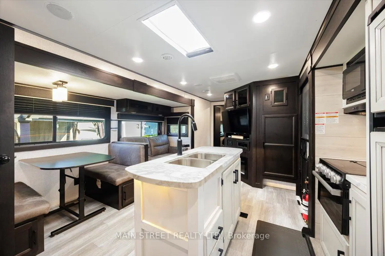 Additional image 5 of 15 Hawaiian Circle