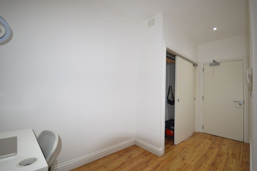 Additional image 5 of Studio to rentFlat 5 Juniper House, 56A New Broadway, Worthing, West Sussex BN11