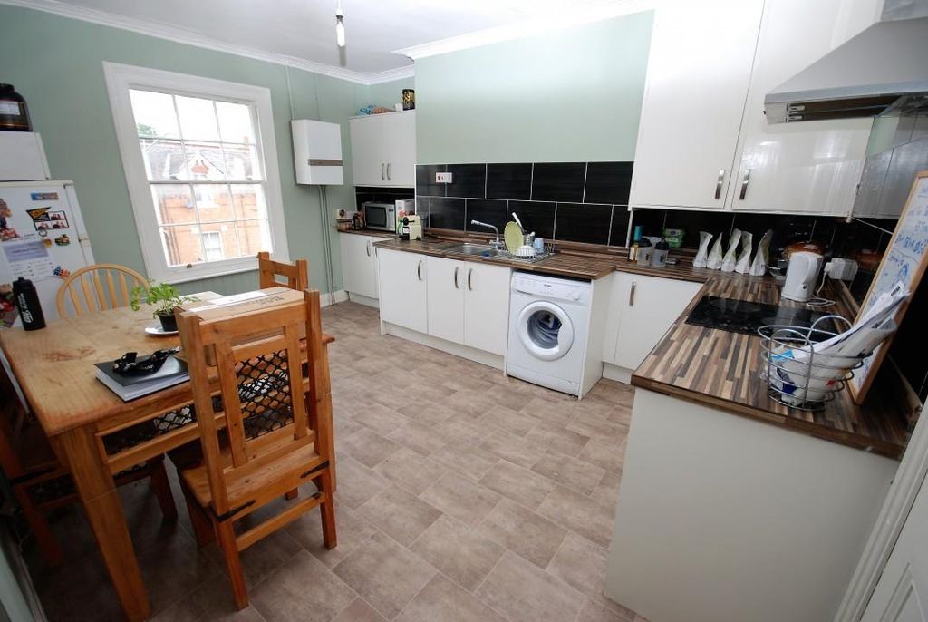 Additional image 2 of 2 bed flat to rentGrove Street, Leamington Spa CV32