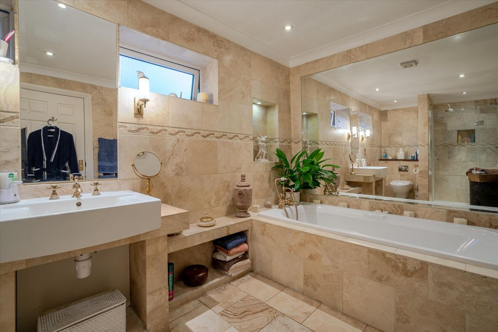 Additional image 8 of 6 bed detached house to rentKennel Avenue, Ascot, Berkshire SL5