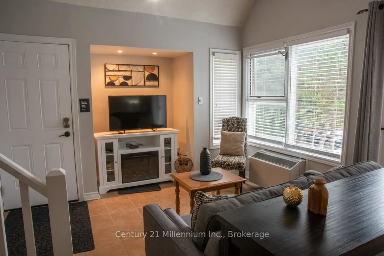 Additional image 3 of 796468 Grey 19 Road 110