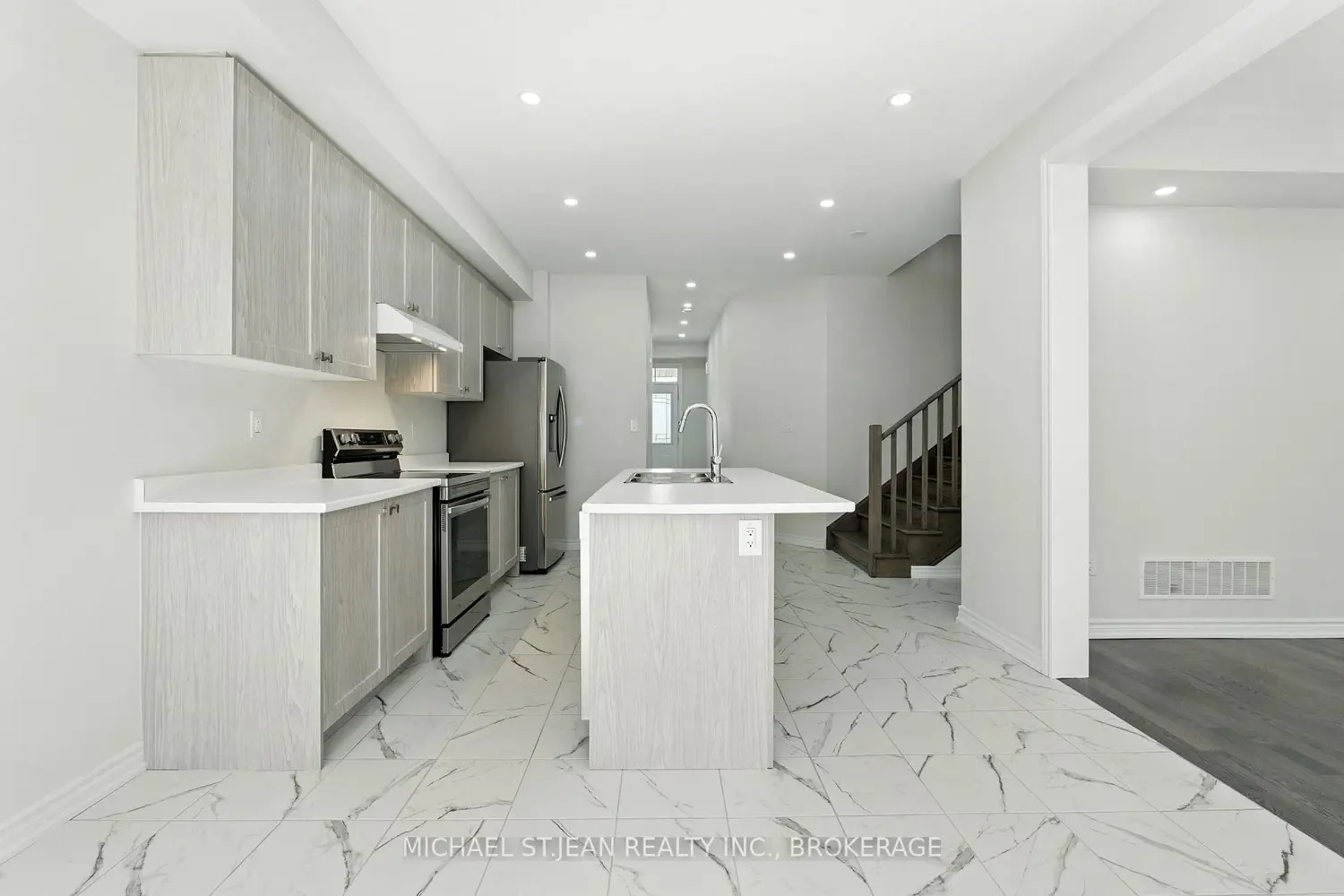 Additional image 6 of 421 Barker Parkway