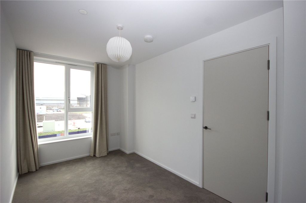 Additional image 8 of 2 bed flat to rentRunway Avenue, Patchway, Bristol, South Gloucestershire BS34