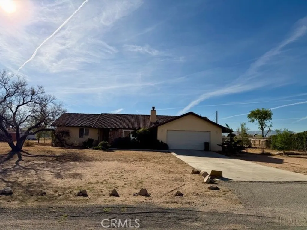 15155 Apache Rd, Apple Valley, CA 92307
