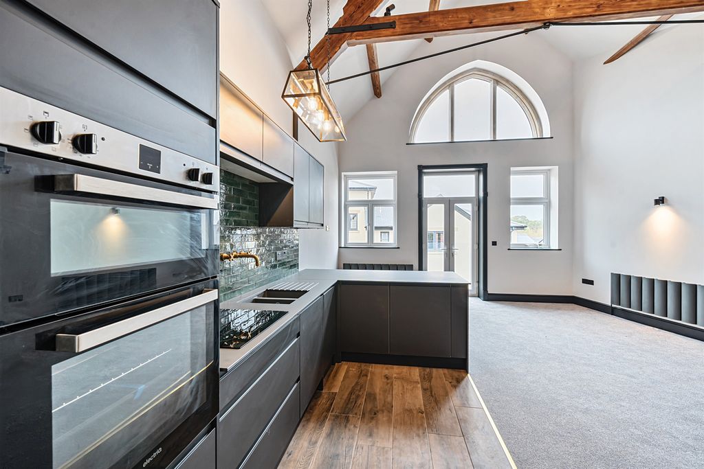 Additional image 3 of 2 bed penthouse to rentGladstone Road, Chippenham SN15