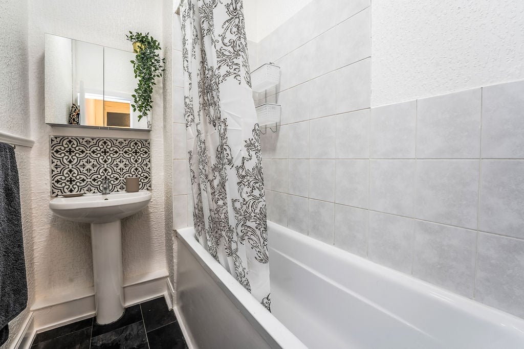 Additional image 10 of 2 Bed Flat, Piersfield Grove, EH8, N1 7GU