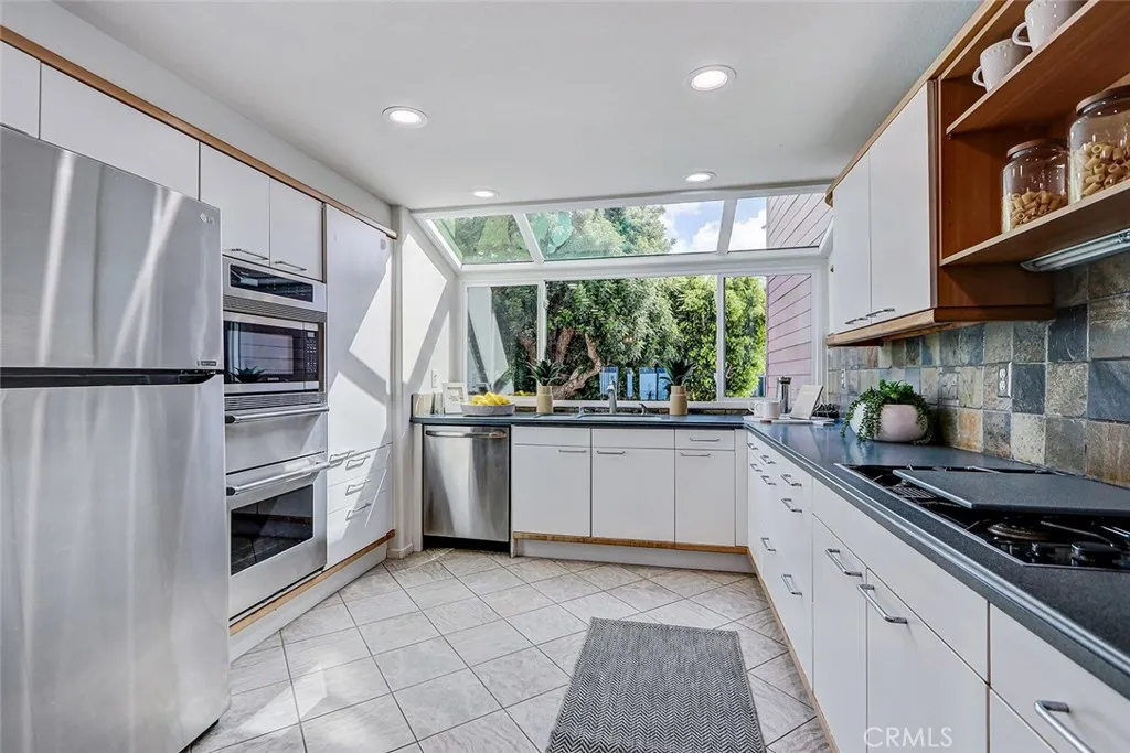 Additional image 63 of 867 Aubrey Court Unit 2, Hermosa Beach, CA 90254