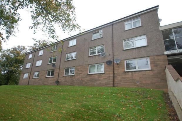 2 bed flat to rentWoodside Crescent, Paisley, Renfrewshire PA1