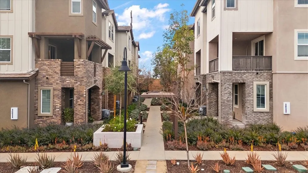 12202 Diamond Dust Dr, Rancho Cucamonga, CA 91739 photo 2
