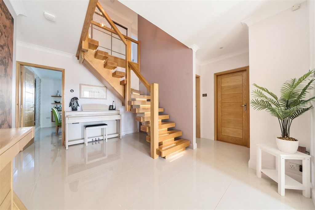 Additional image 2 of 5 bed detached house to rent6A, Limmard Way, Bognor Regis, West Sussex PO22