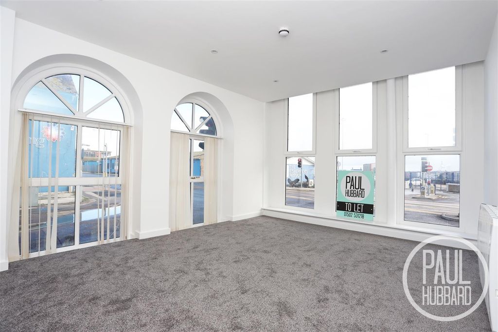2 bed maisonette to rentWaveney Road, Lowestoft NR32