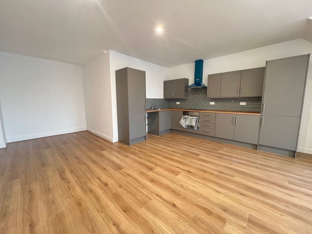 Additional image 2 of 3 bed property to rentCollege Street, Ammanford SA18