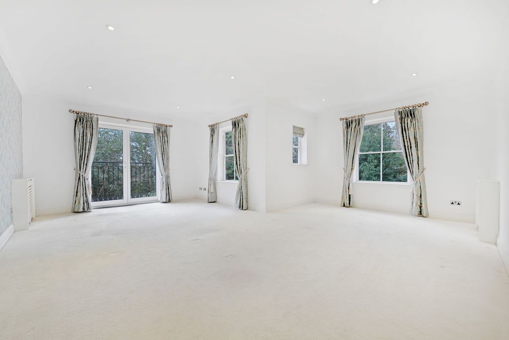 Additional image 2 of 2 bed flat to rentAgincourt, Ascot SL5