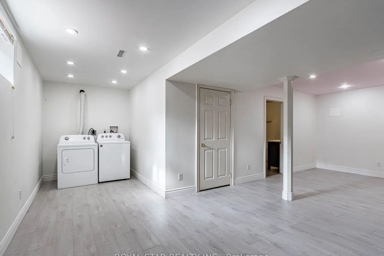 Additional image 17 of 18 Woodside Square