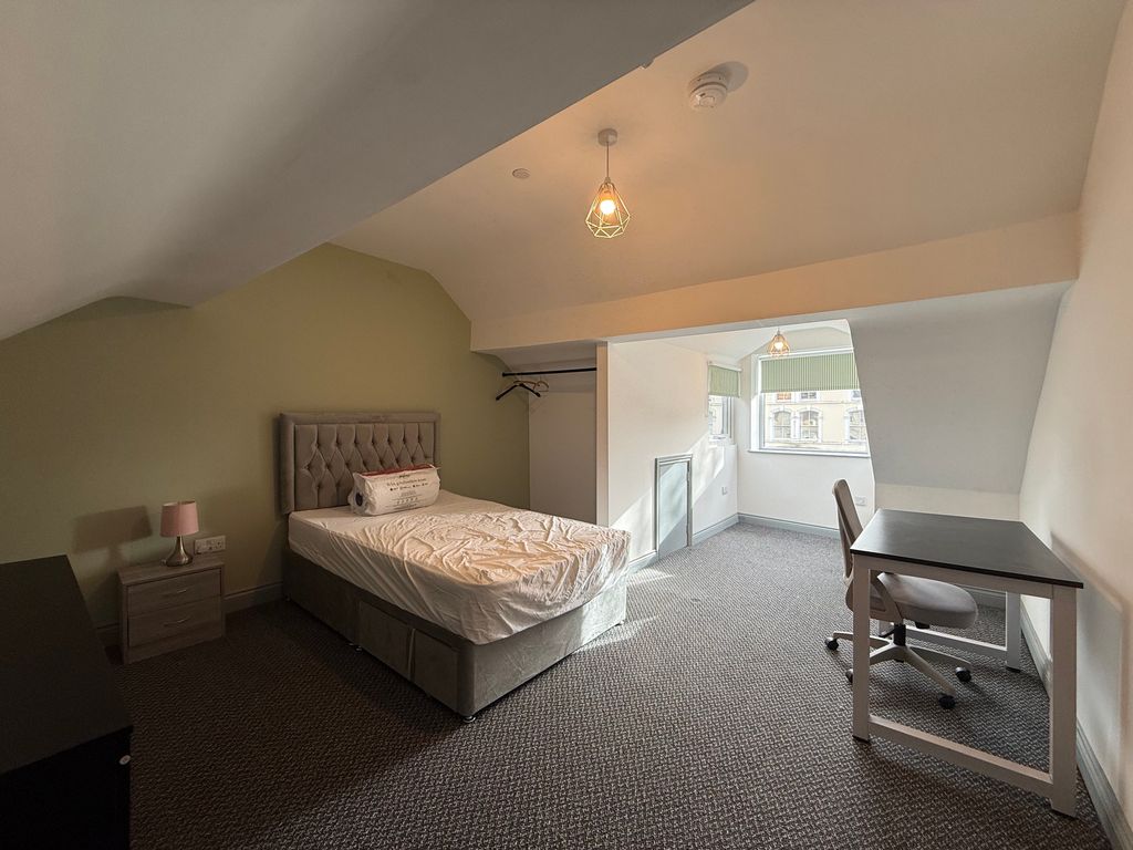 4 bed shared accommodation to rentWalter Road, Swansea SA1 photo 4